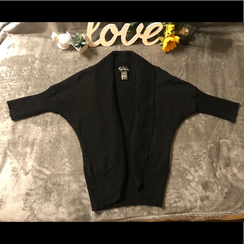 Simple 🖤 Cardigan! - Picture 5 of 6